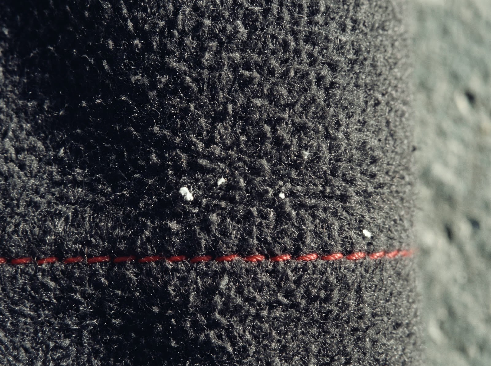 Détail macro du molleton gratté 480 grammes du hoodie STRAINCO